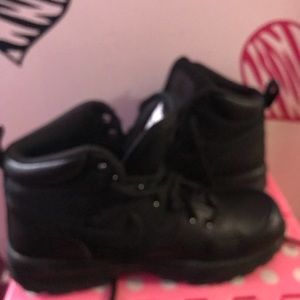 Black Nike Boots